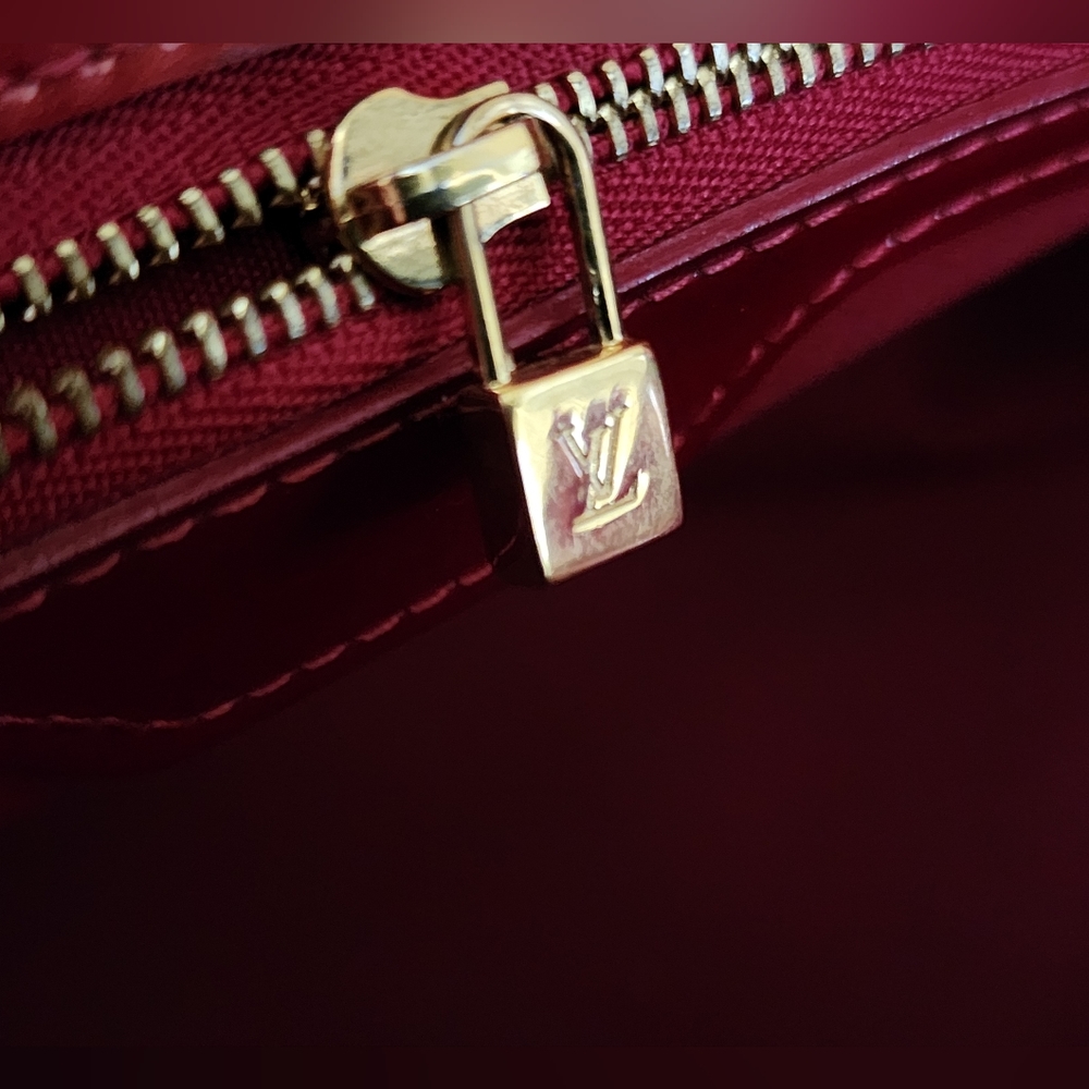 Louis Vuitton Monogram Vernis Wilshire - Picture 7 of 15